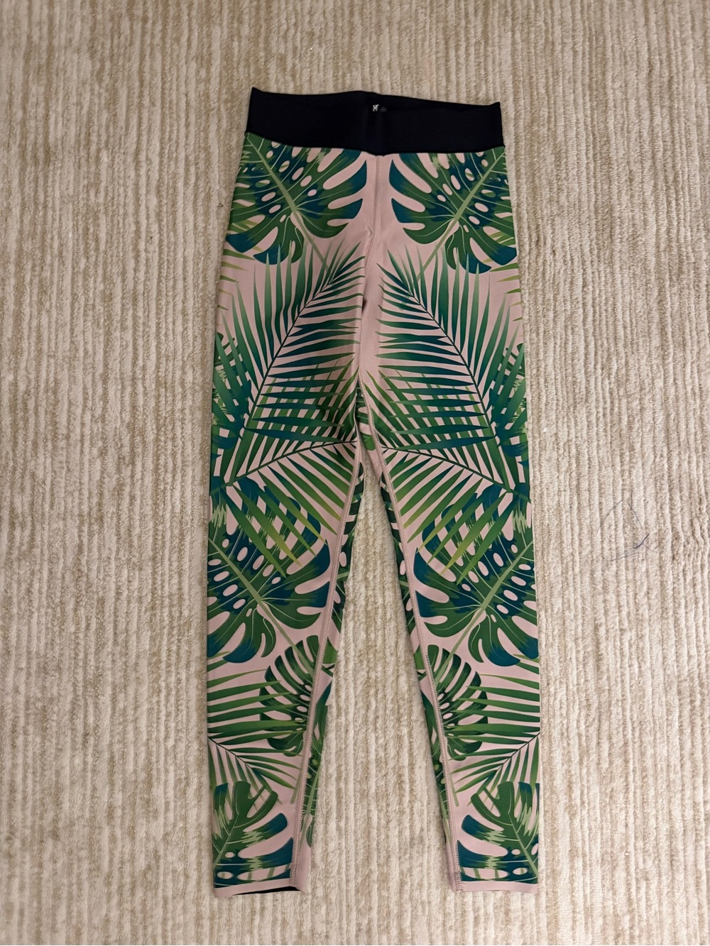 Ultracor- XS excellent condition.  Leaf Print Leggings - Green on Blush